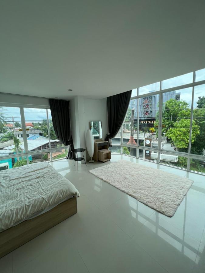 The Chu Cafe / Guesthouse Nai Harn Buitenkant foto