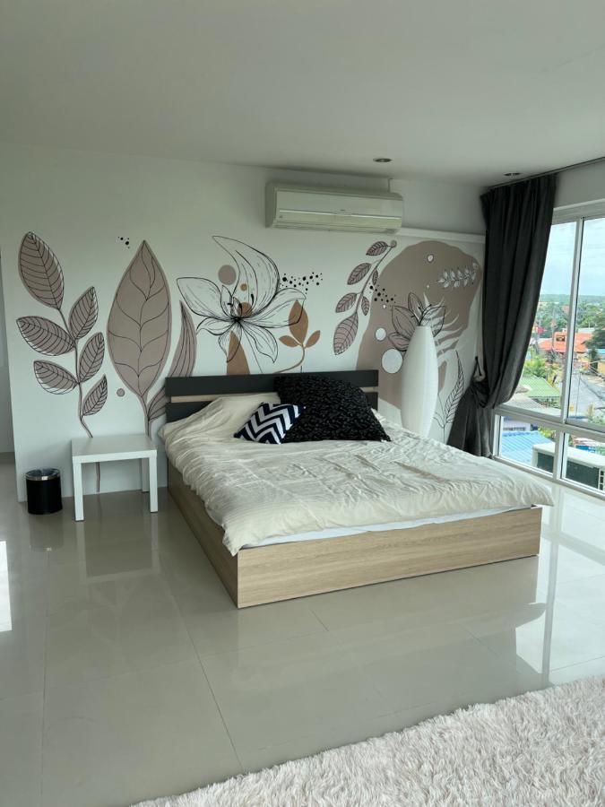 The Chu Cafe / Guesthouse Nai Harn Buitenkant foto