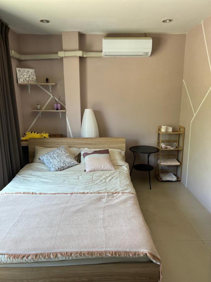 The Chu Cafe / Guesthouse Nai Harn Buitenkant foto
