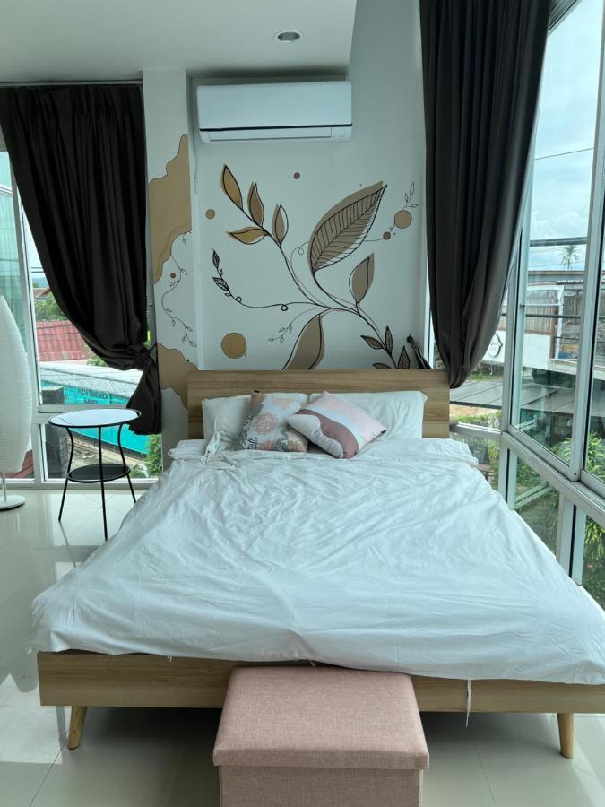 The Chu Cafe / Guesthouse Nai Harn Buitenkant foto