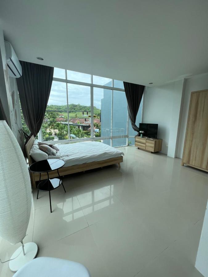The Chu Cafe / Guesthouse Nai Harn Buitenkant foto