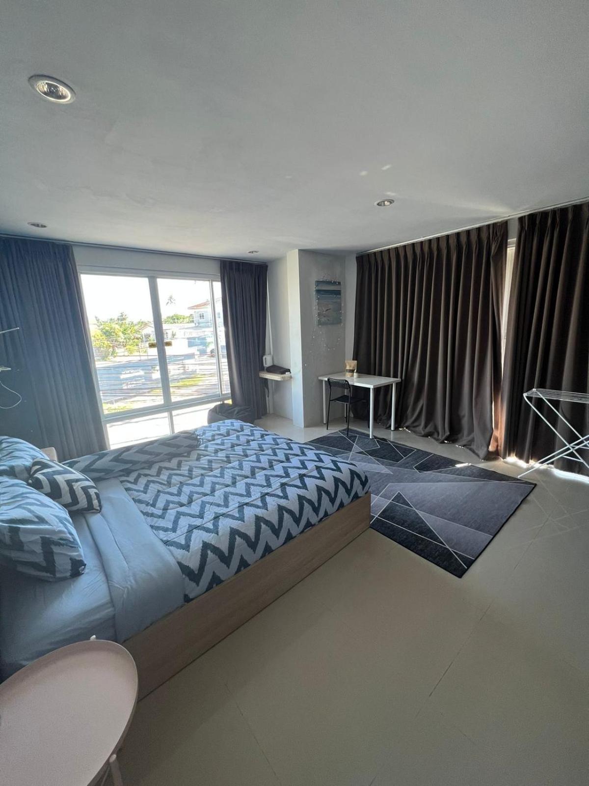 The Chu Cafe / Guesthouse Nai Harn Buitenkant foto